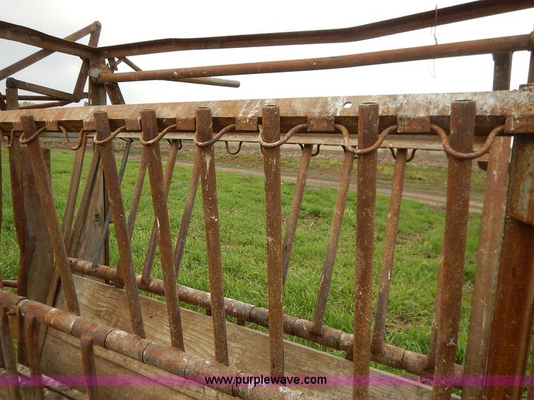 image for item K7404 Cattle squeeze chute