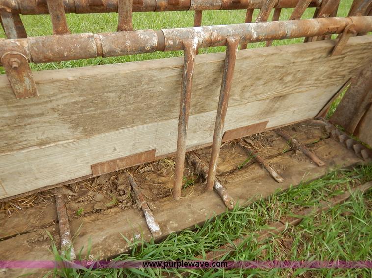 image for item K7404 Cattle squeeze chute