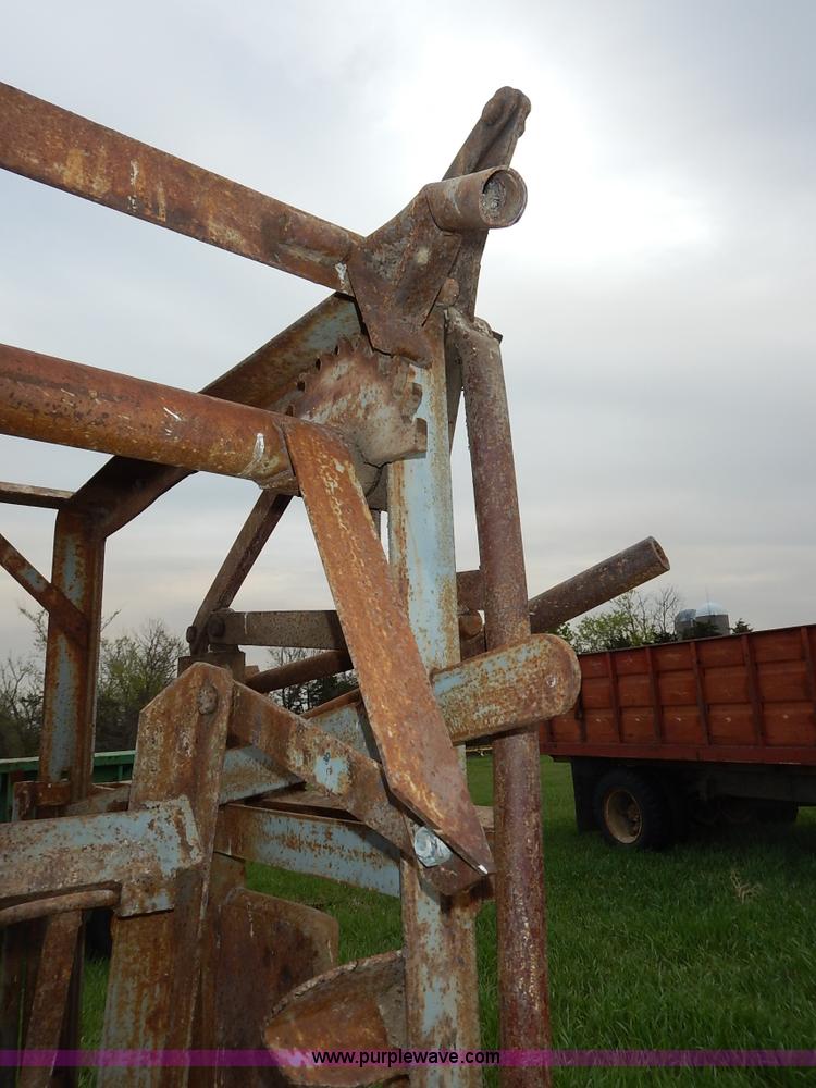 image for item K7404 Cattle squeeze chute