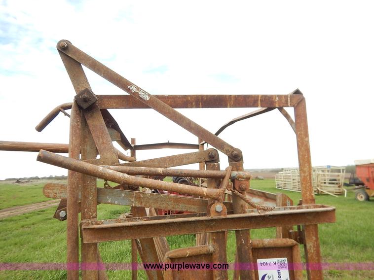 image for item K7404 Cattle squeeze chute