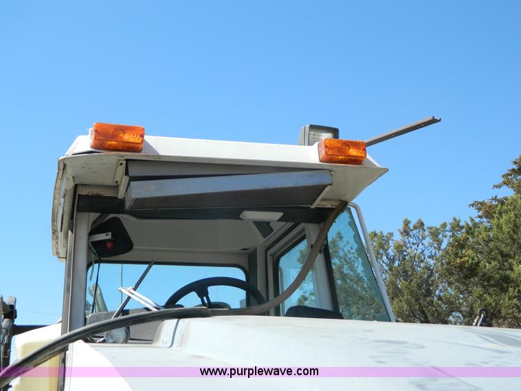 image for item K8027 1997 SpraCoupe 3440 self-propelled sprayer