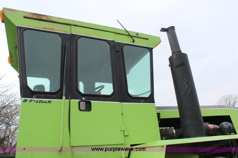 image for item K8874 1980 Steiger Panther III PTA325 4WD tractor