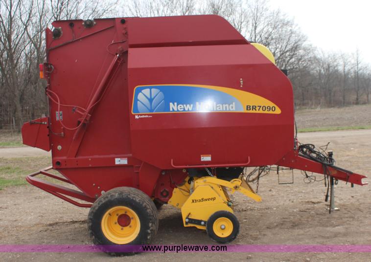 image for item K8923 2009 New Holland BR7090 round baler