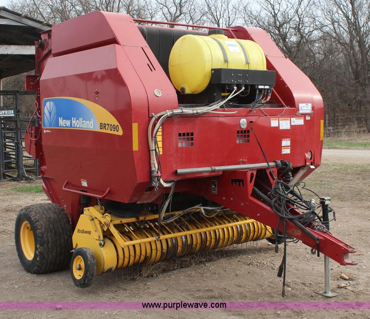 image for item K8923 2009 New Holland BR7090 round baler