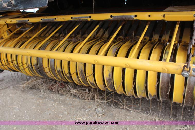 image for item K8923 2009 New Holland BR7090 round baler