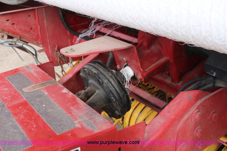 image for item K8923 2009 New Holland BR7090 round baler