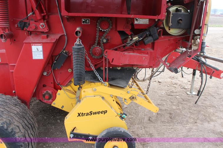 image for item K8923 2009 New Holland BR7090 round baler