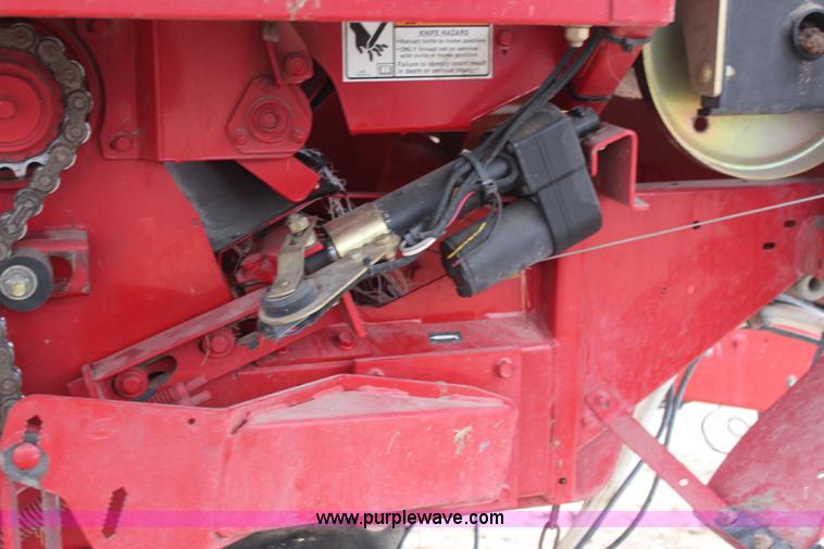 image for item K8923 2009 New Holland BR7090 round baler