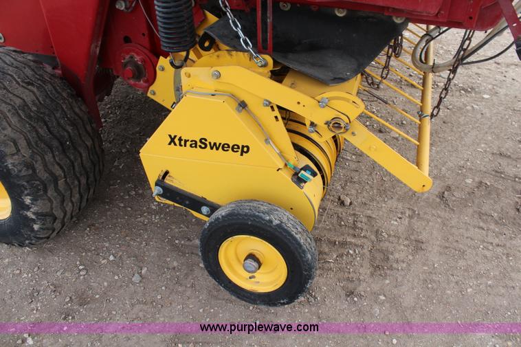 image for item K8923 2009 New Holland BR7090 round baler