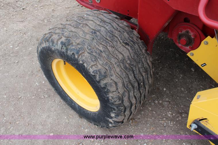 image for item K8923 2009 New Holland BR7090 round baler