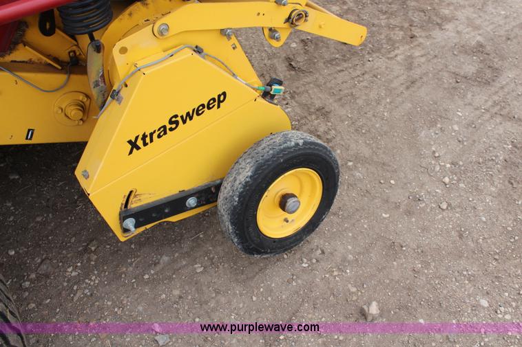 image for item K8923 2009 New Holland BR7090 round baler