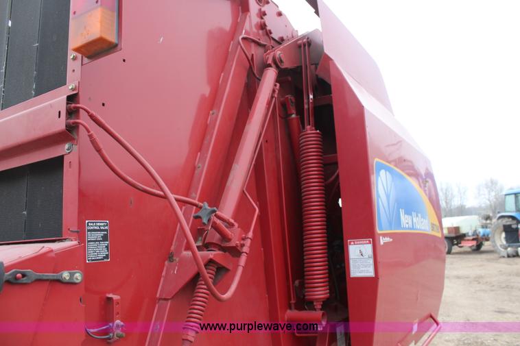 image for item K8923 2009 New Holland BR7090 round baler