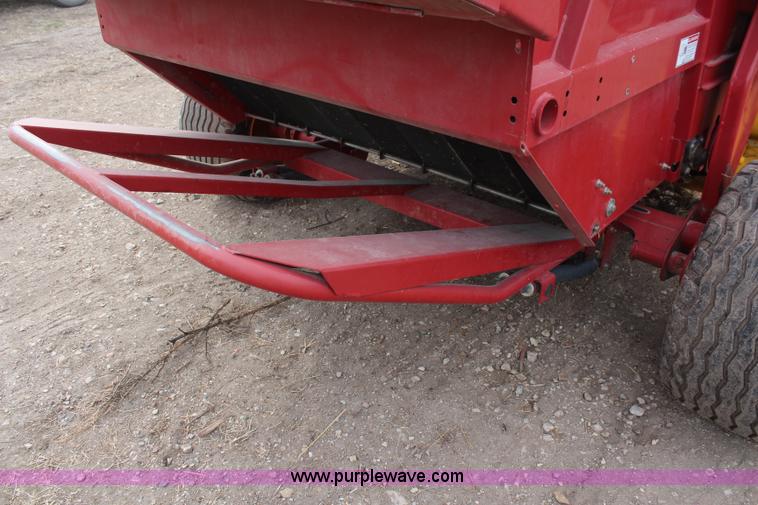 image for item K8923 2009 New Holland BR7090 round baler