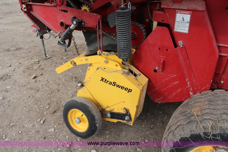 image for item K8923 2009 New Holland BR7090 round baler