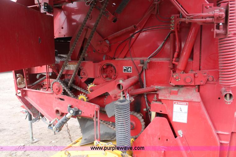image for item K8923 2009 New Holland BR7090 round baler