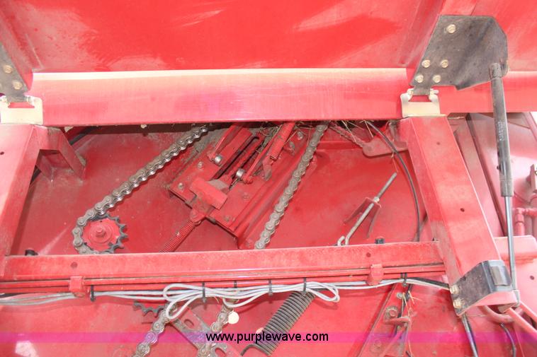 image for item K8923 2009 New Holland BR7090 round baler