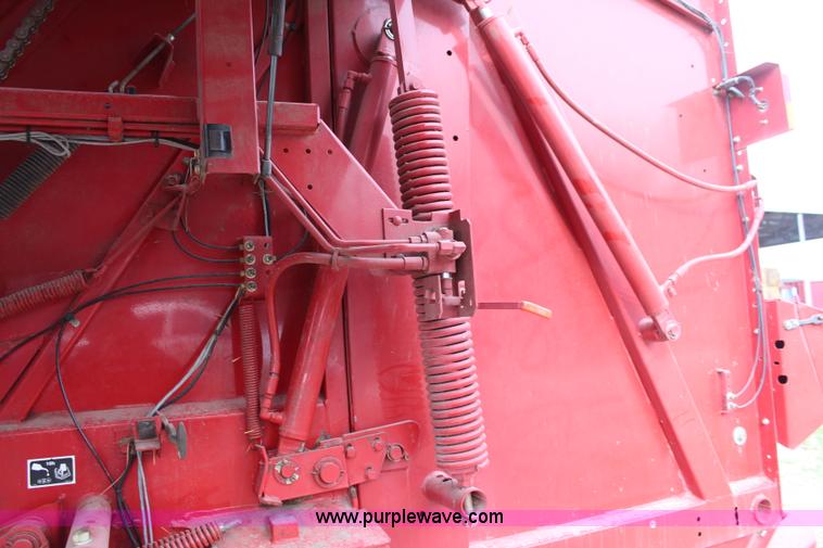 image for item K8923 2009 New Holland BR7090 round baler