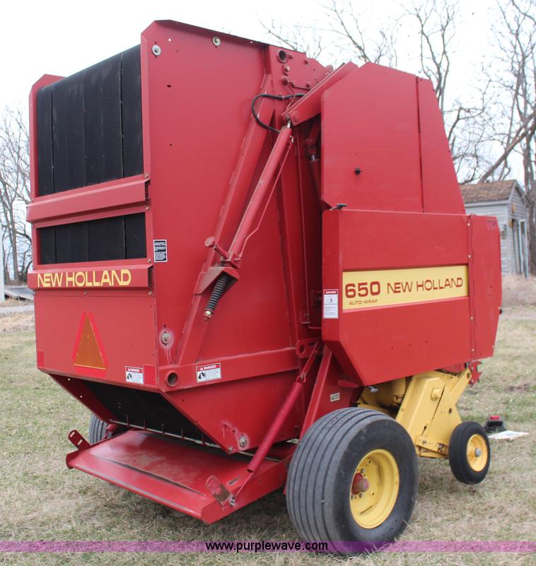 image for item K8992 1993 New Holland 650 round baler