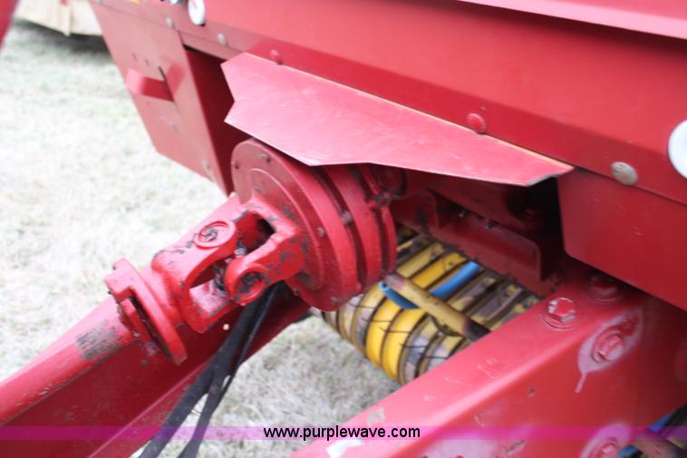 image for item K8992 1993 New Holland 650 round baler