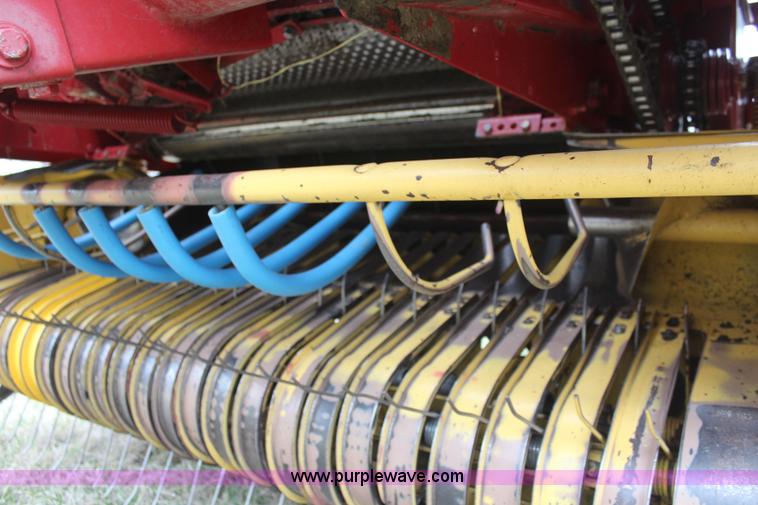 image for item K8992 1993 New Holland 650 round baler