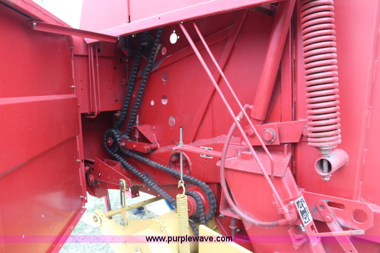 image for item K8992 1993 New Holland 650 round baler