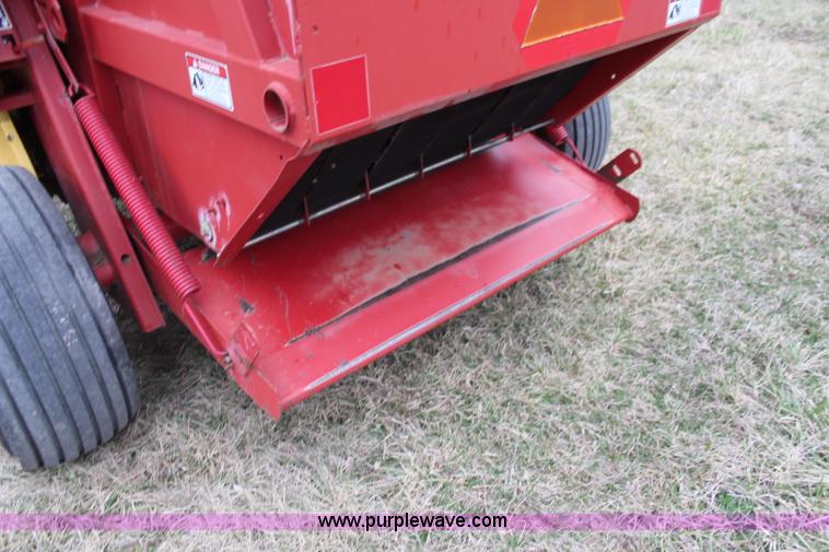 image for item K8992 1993 New Holland 650 round baler