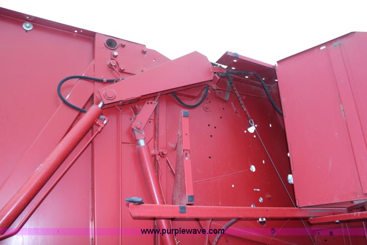 image for item K8992 1993 New Holland 650 round baler