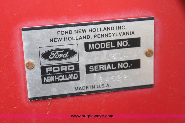 image for item K8992 1993 New Holland 650 round baler