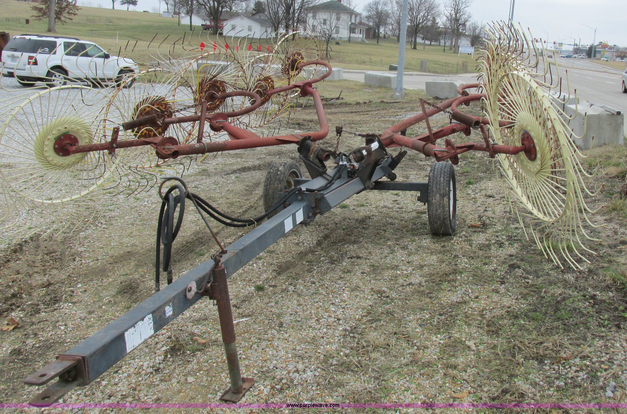 OMI Manufacturing hay rake in Columbia, MO | Item AW9713 sold | Purple Wave
