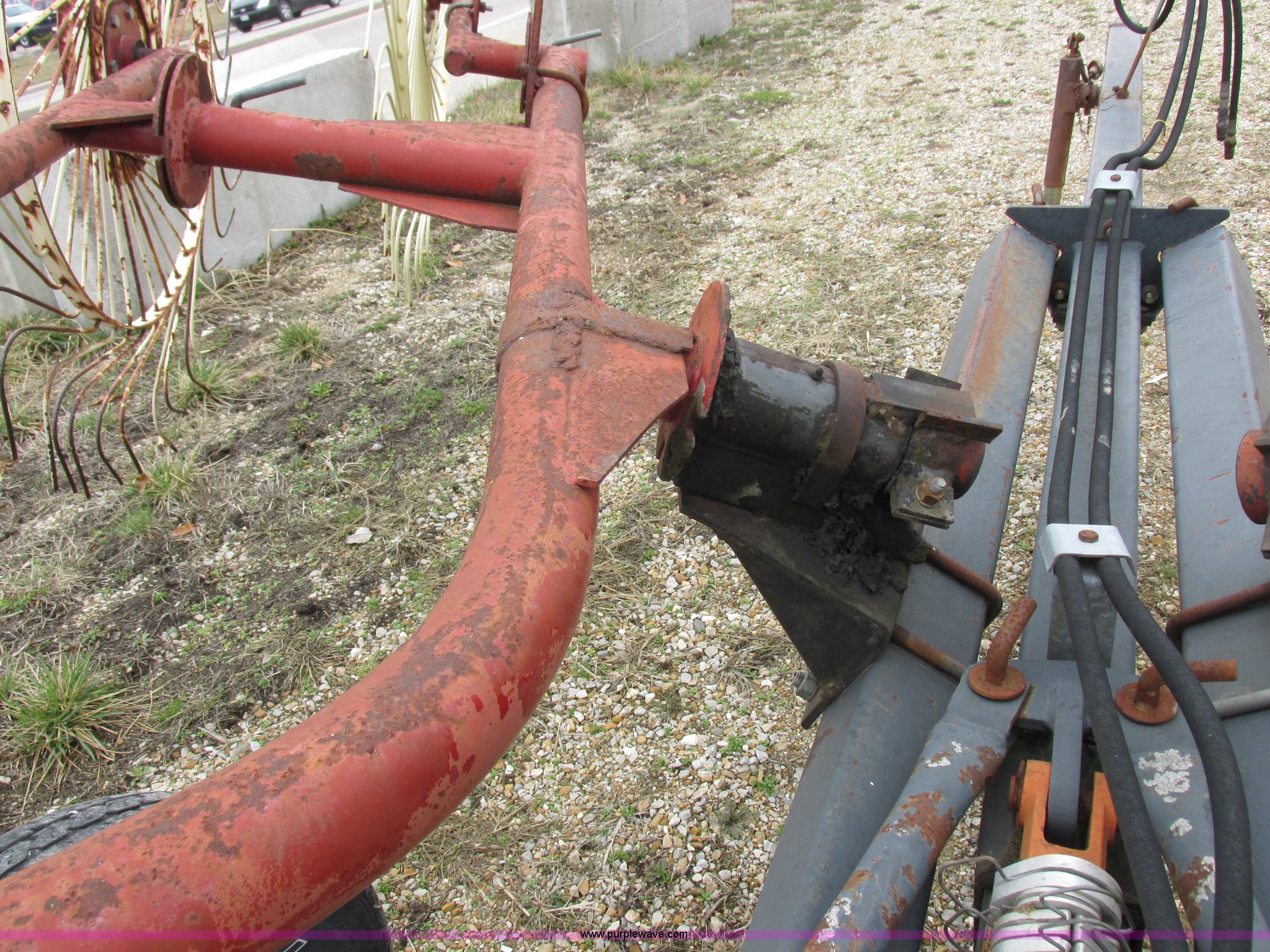 OMI Manufacturing hay rake in Columbia, MO | Item AW9713 sold | Purple Wave