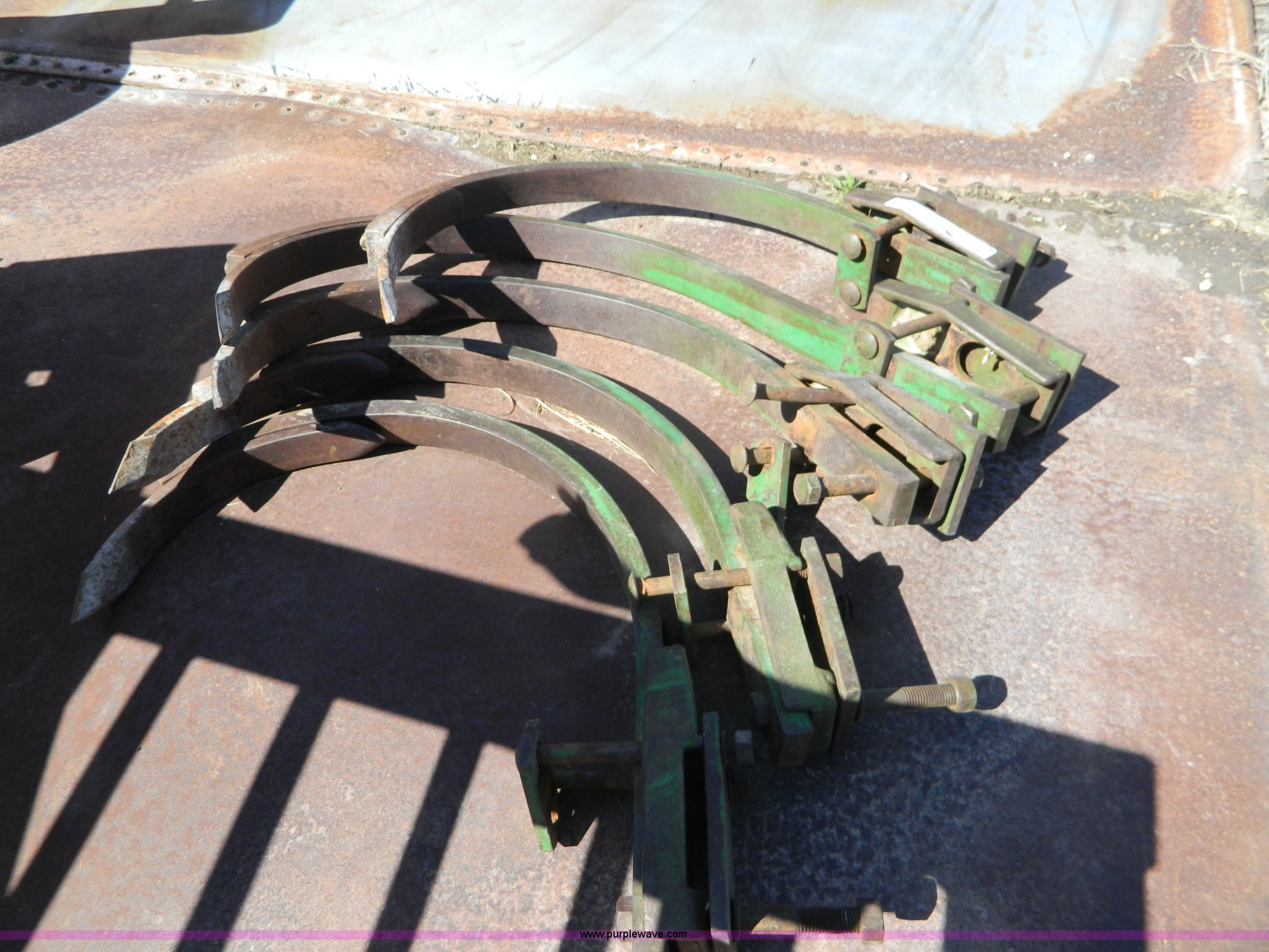 (5) John Deere chisel shanks in Hays, KS Item AX9590 sold Purple Wave