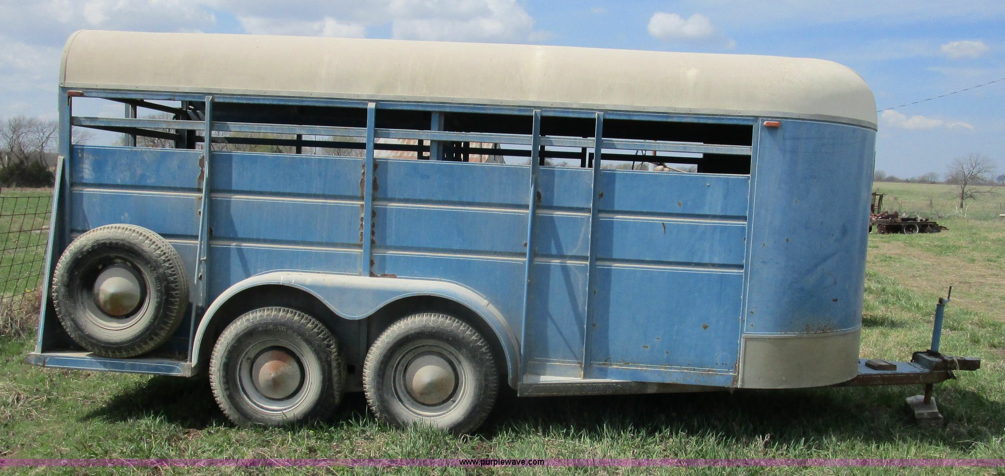 1982 Blair livestock trailer in Erie, KS Item BA9334 sold Purple Wave