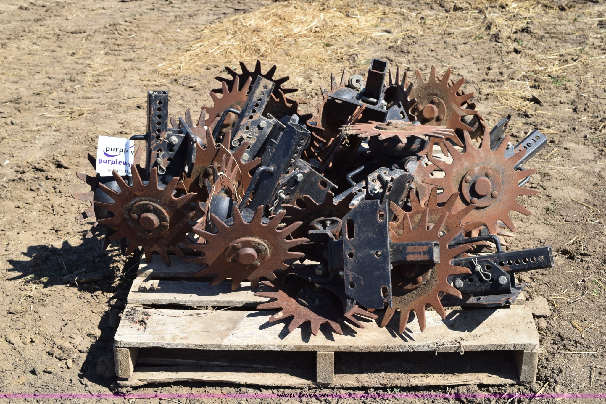 (12) row cleaners in Leavenworth, KS Item K2481 sold Purple Wave