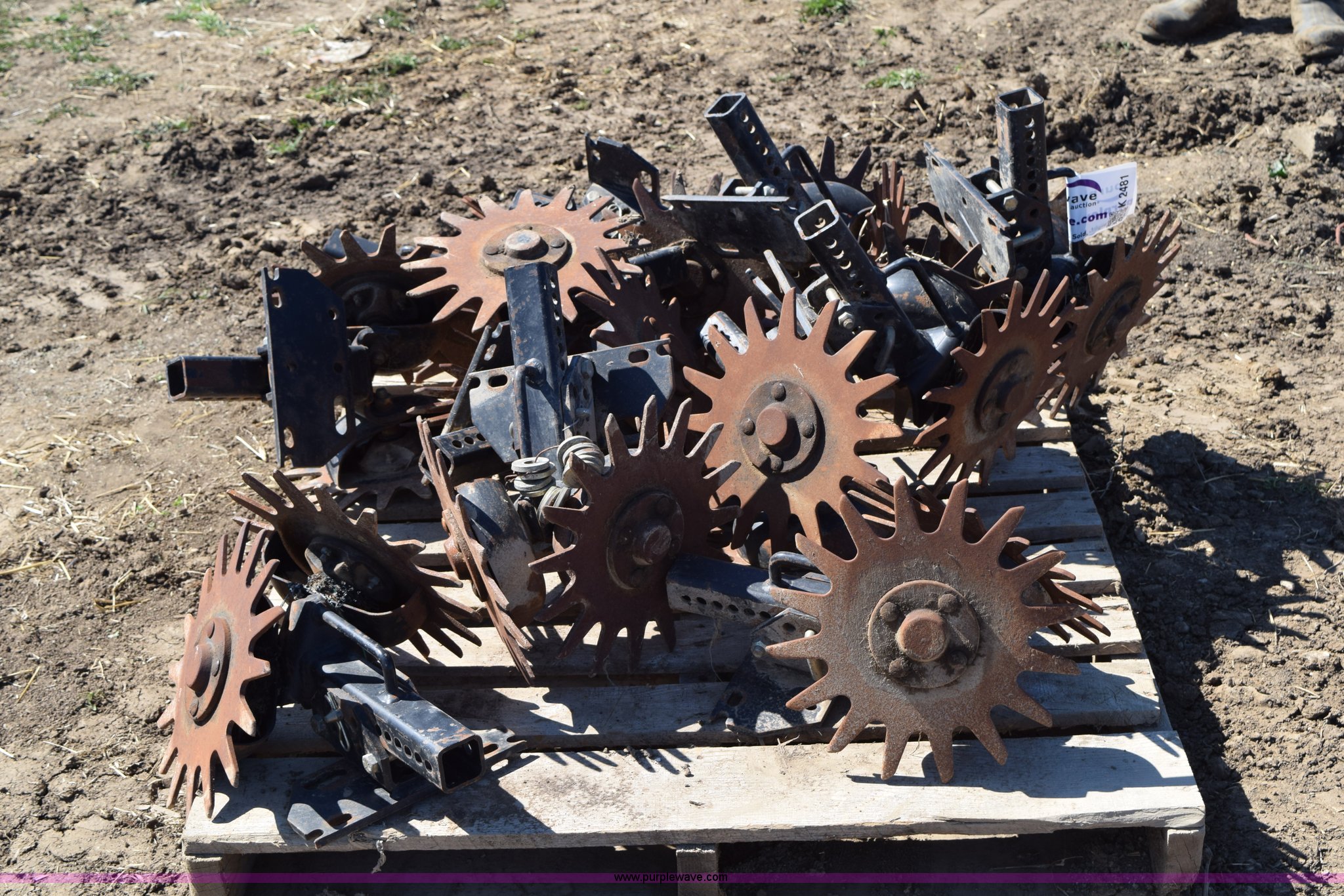 (12) row cleaners in Leavenworth, KS Item K2481 sold Purple Wave