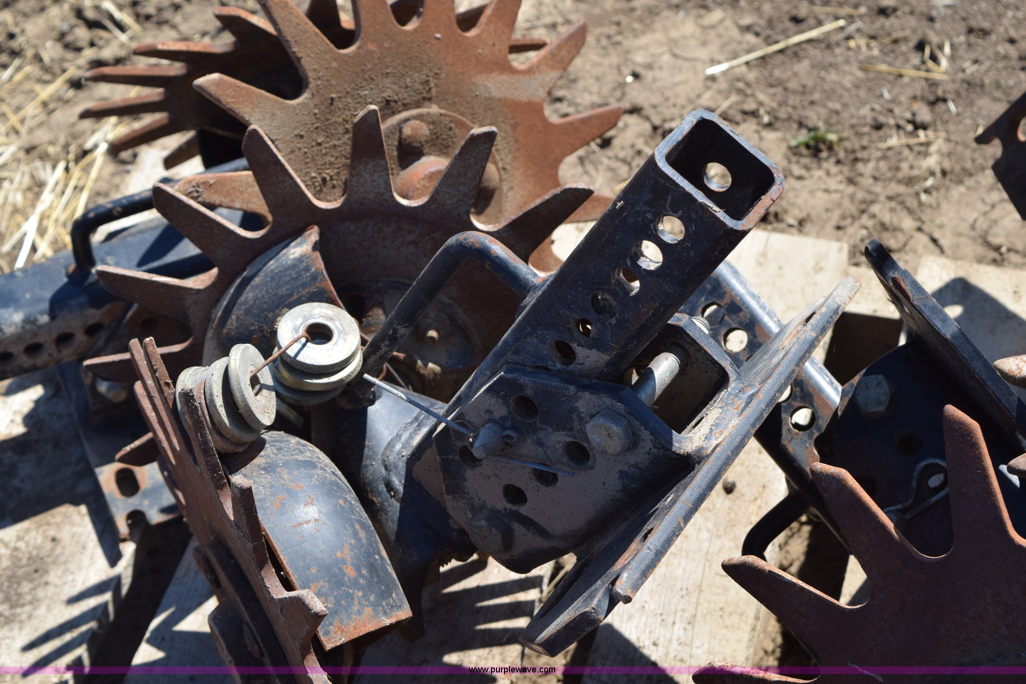 (12) row cleaners in Leavenworth, KS Item K2481 sold Purple Wave