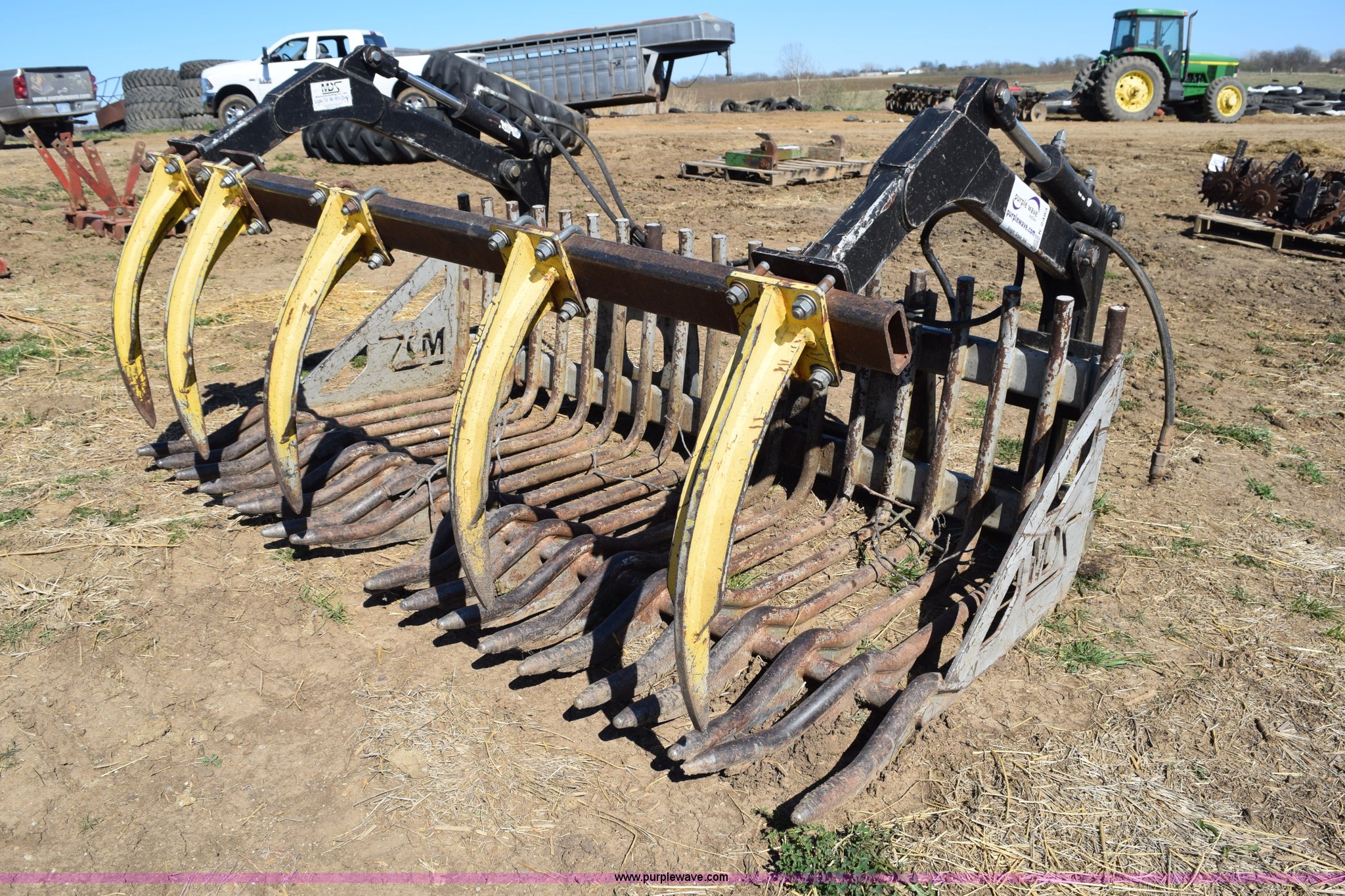 MDS rock bucket in Leavenworth, KS Item K2483 sold Purple Wave