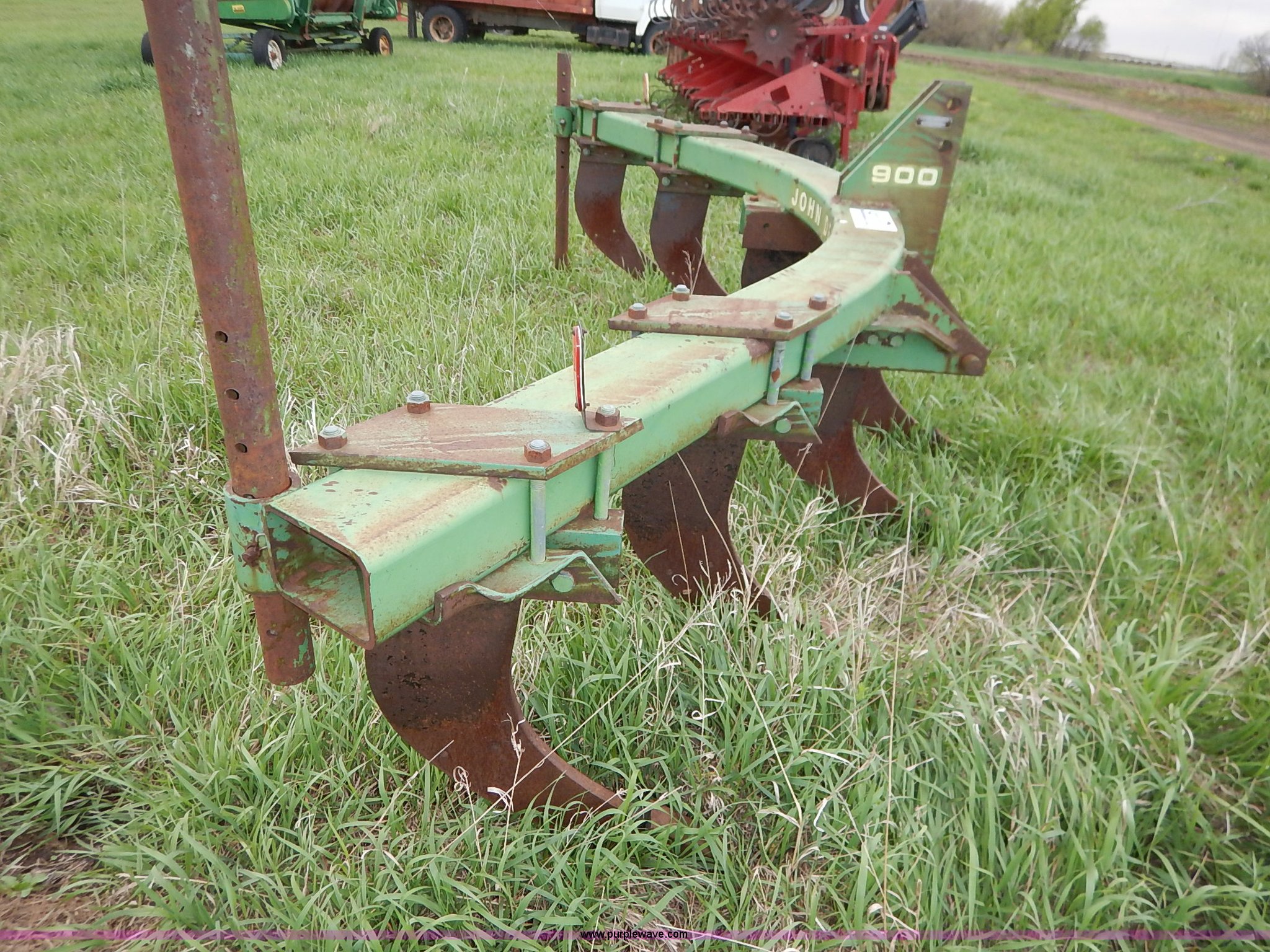 John Deere 900 seven shank ripper in Gridley, KS Item K7409 sold