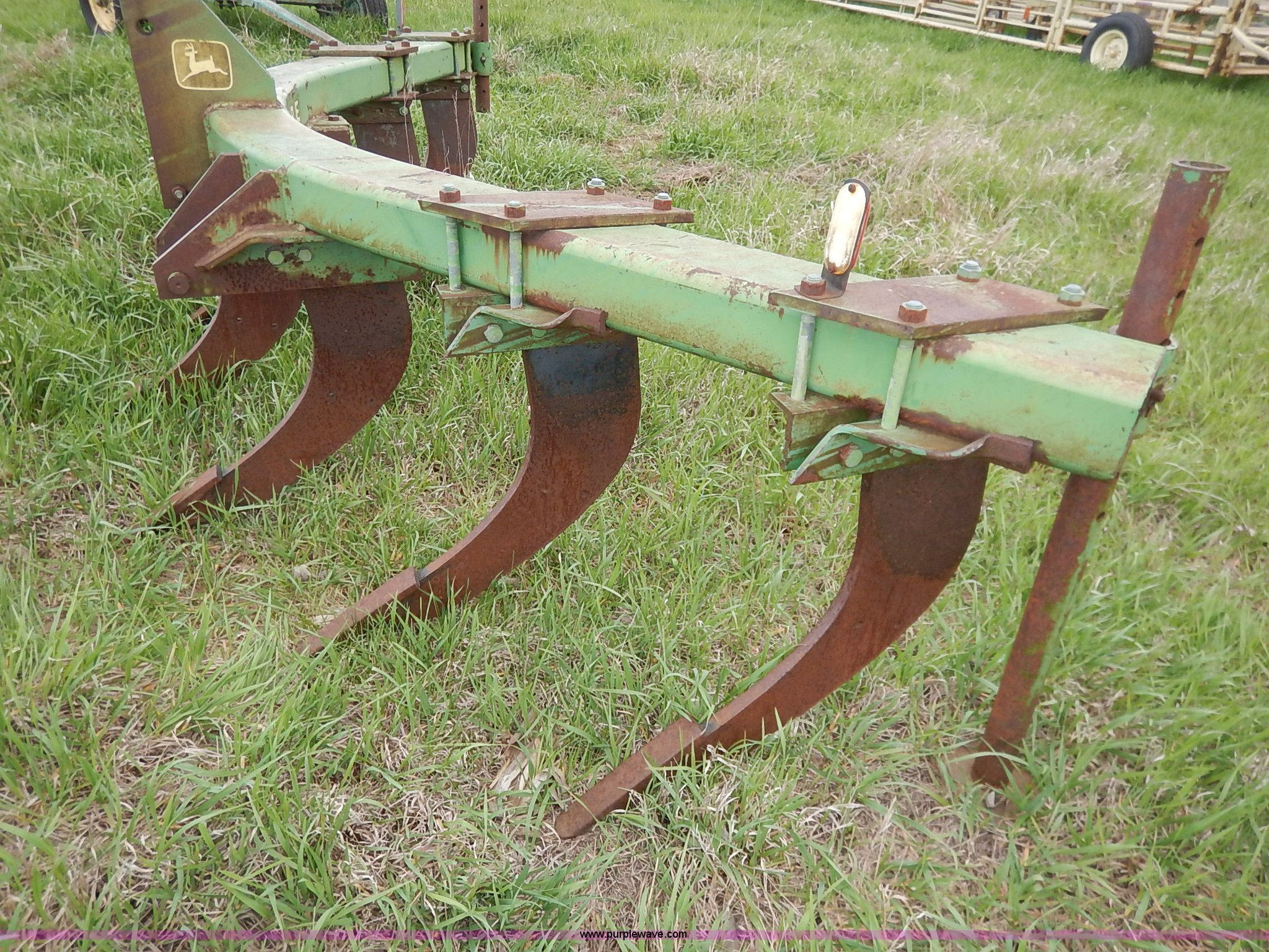 John Deere 900 seven shank ripper in Gridley, KS Item K7409 sold