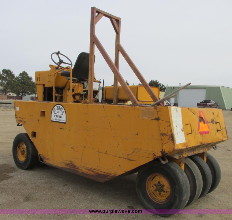 image for item A8773 Bros SB3000 Roll-O-Pactor pneumatic roller