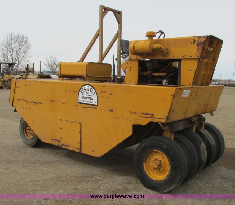 image for item A8773 Bros SB3000 Roll-O-Pactor pneumatic roller