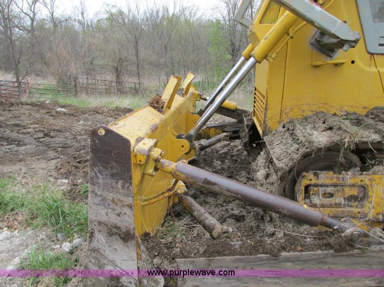image for item AC9288 1994 Komatsu D65PX-12 dozer