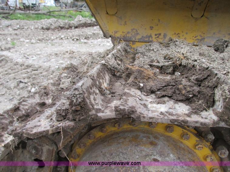 image for item AC9288 1994 Komatsu D65PX-12 dozer