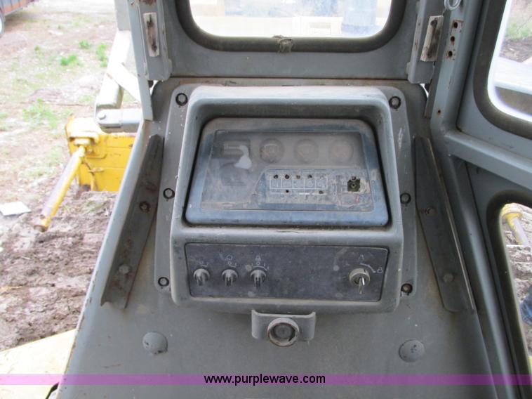 image for item AC9288 1994 Komatsu D65PX-12 dozer