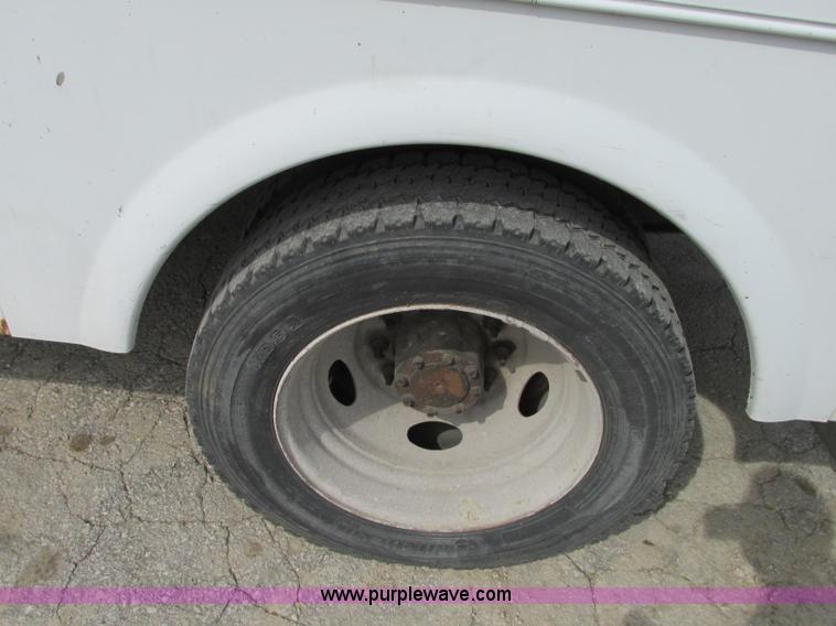 image for item AC9293 2005 Ford F450 Super Duty XL service truck