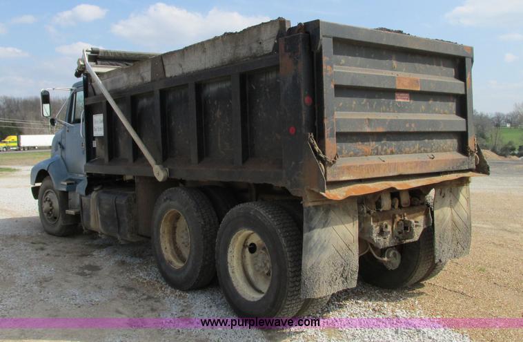 image for item AC9302 1988 International F8300 dump truck