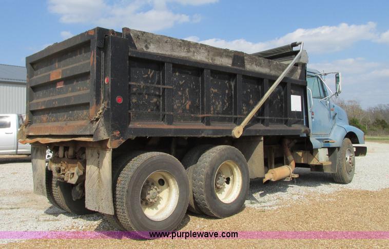 image for item AC9302 1988 International F8300 dump truck