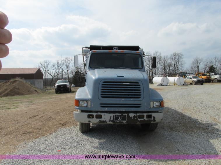 image for item AC9302 1988 International F8300 dump truck