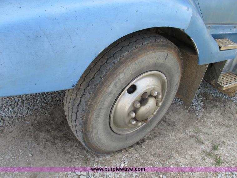 image for item AC9302 1988 International F8300 dump truck