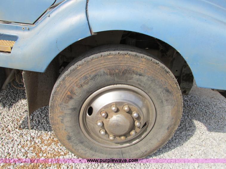 image for item AC9302 1988 International F8300 dump truck