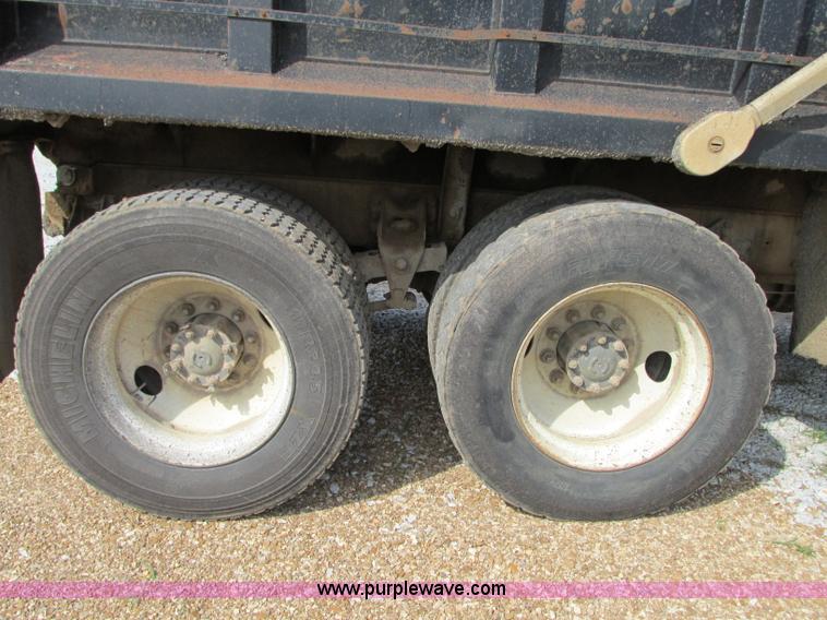 image for item AC9302 1988 International F8300 dump truck